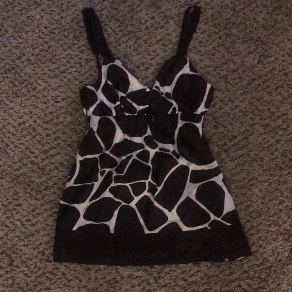 CUTE, low peek sleek top